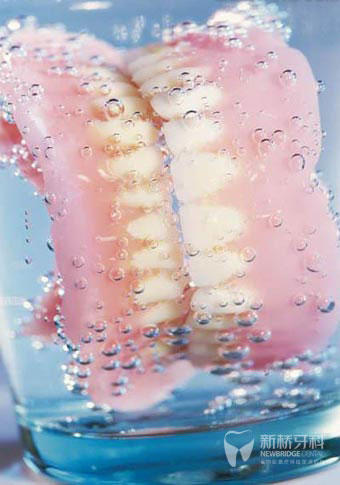 活动假牙应该如何清洗消毒比较好